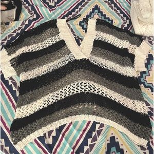 G by Guess poncho. US size XS. White, black, & gray. Barely worn.